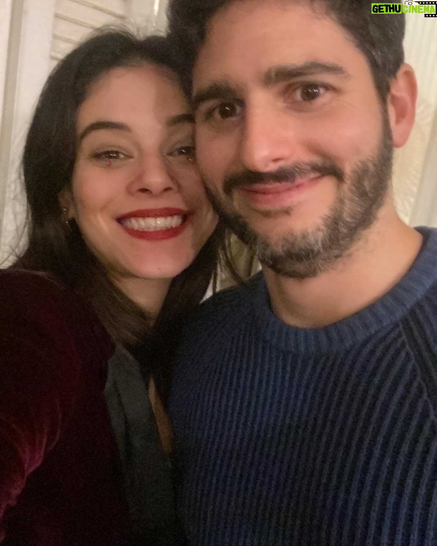 Neva Leoni Instagram - ✨2024✨ Con le persone giuste la parola “fine” non esiste. Nemmeno la parola “sobrio”. E nemmeno “desossiribonucleico”. Buon anno♥️
