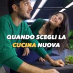 Neva Leoni Instagram - Tanti buoni propositi ma poi restiamo i soliti inetti in cucina. Grazie però a @bellocchioarredamenti che ce l’ha messa tutta e ci ha fatto una cucina molto più bella dei piatti che cuciniamo! #coppia #cucina #supplied