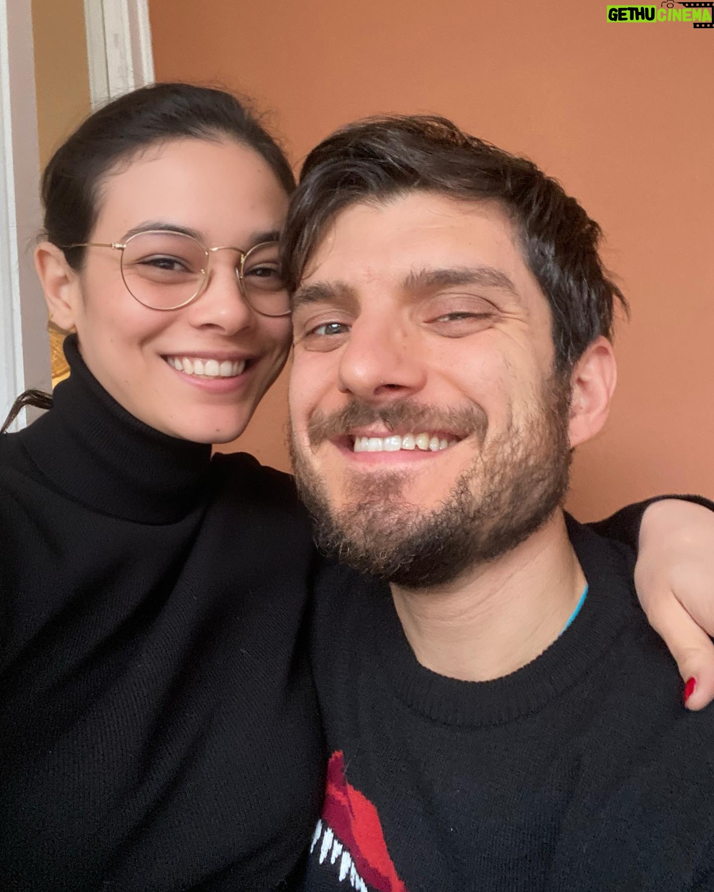 Neva Leoni Instagram - ✨2024✨ Con le persone giuste la parola “fine” non esiste. Nemmeno la parola “sobrio”. E nemmeno “desossiribonucleico”. Buon anno♥️