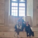 Neva Leoni Instagram - 🏰 L’ottagono irregolare su cui è basata la pianta del complesso e dei suoi elementi è una forma geometrica simbolica: si tratta della figura intermedia tra il quadrato, simbolo della terra, e il cerchio, che rappresenta l’infinità del cielo; quindi segnerebbe il passaggio dell’uno all’altro. (Botte di cultura della domenica) ((L’ultima foto é di ieri ma è troppo bella per no essere condivisa. Non ha nulla di culturalmente elevato o rilevante da mostrare. Ma l’amiamo uguale))