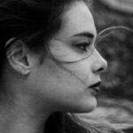Neva Leoni Instagram - Neva @nevaleoni Uno degli aspetti che amo di più del mio lavoro è l’incontro . Talvolta casuale, ma quasi sempre significativo .. Nulla è mai per caso, ne sono certa . Ho avuto la fortuna di vedere attraverso il mio obiettivo una donna bella, forte , ironica , semplice e spontanea. Tutto questo per me è un regalo grande. Grazie @nevaleoni per questo pomeriggio fatto non solo di fotografia ma anche di chiacchiere e risate. #bnwphotography #actress #bnw_captures
