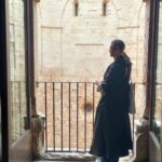 Neva Leoni Instagram - 🏰 L’ottagono irregolare su cui è basata la pianta del complesso e dei suoi elementi è una forma geometrica simbolica: si tratta della figura intermedia tra il quadrato, simbolo della terra, e il cerchio, che rappresenta l’infinità del cielo; quindi segnerebbe il passaggio dell’uno all’altro. (Botte di cultura della domenica) ((L’ultima foto é di ieri ma è troppo bella per no essere condivisa. Non ha nulla di culturalmente elevato o rilevante da mostrare. Ma l’amiamo uguale))