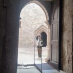 Neva Leoni Instagram - 🏰 L’ottagono irregolare su cui è basata la pianta del complesso e dei suoi elementi è una forma geometrica simbolica: si tratta della figura intermedia tra il quadrato, simbolo della terra, e il cerchio, che rappresenta l’infinità del cielo; quindi segnerebbe il passaggio dell’uno all’altro. (Botte di cultura della domenica) ((L’ultima foto é di ieri ma è troppo bella per no essere condivisa. Non ha nulla di culturalmente elevato o rilevante da mostrare. Ma l’amiamo uguale))