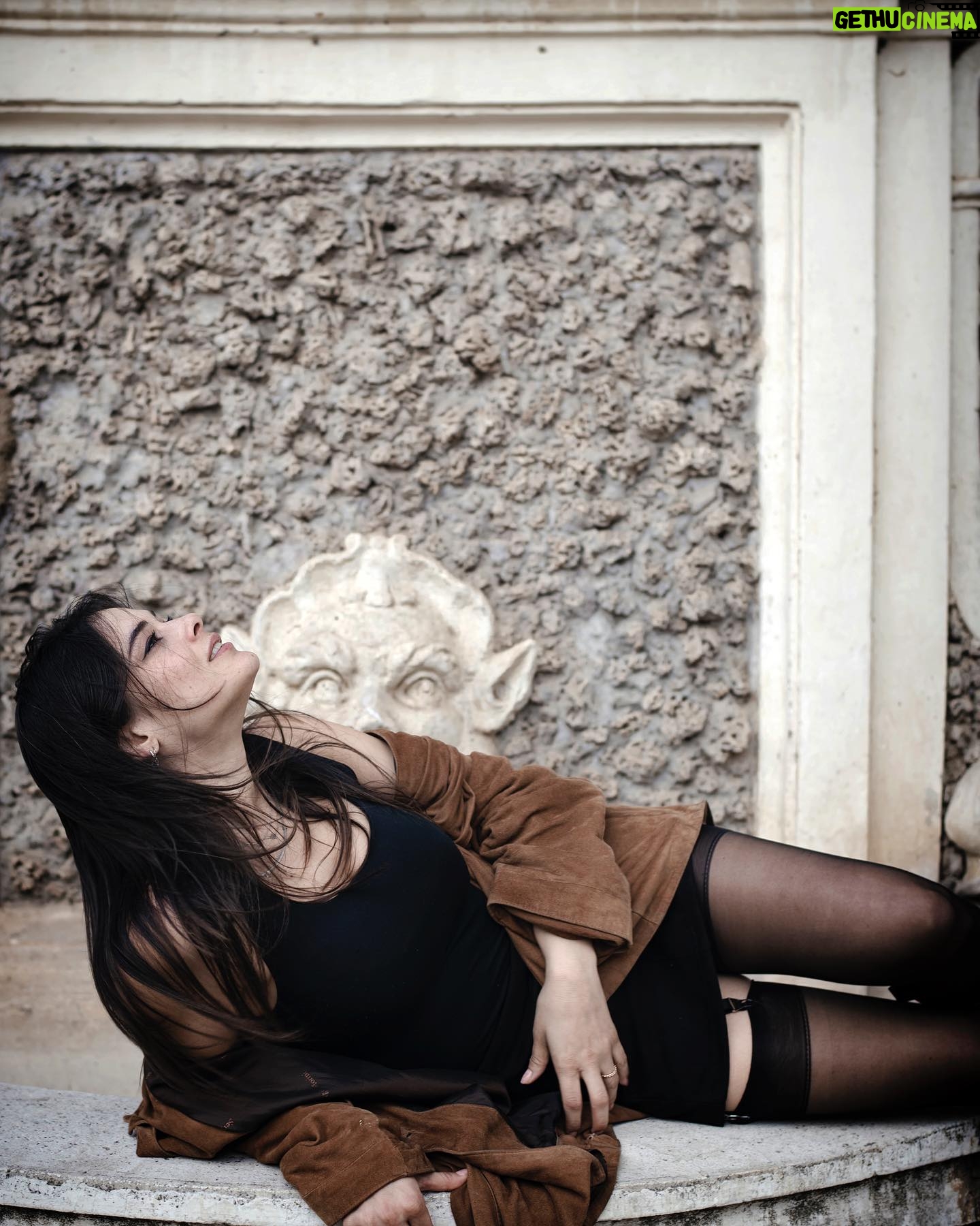 Neva Leoni Instagram - 🍂🍂🍂 Te lo ricordi l’autunno? con le sue giacche leggere e la possibilità di respirare da entrambe le narici? 📸 @adrianabbresciabbry