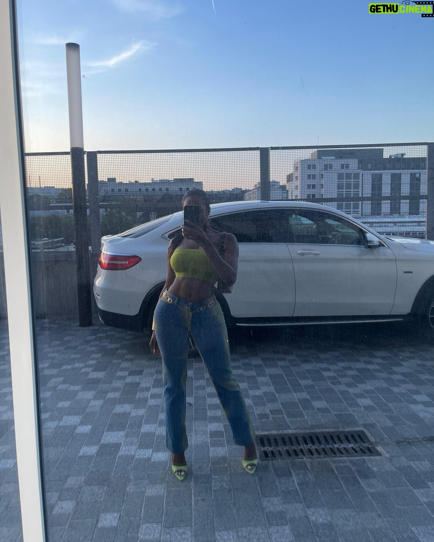 Neverly Paris Instagram - Back to paris 💚
