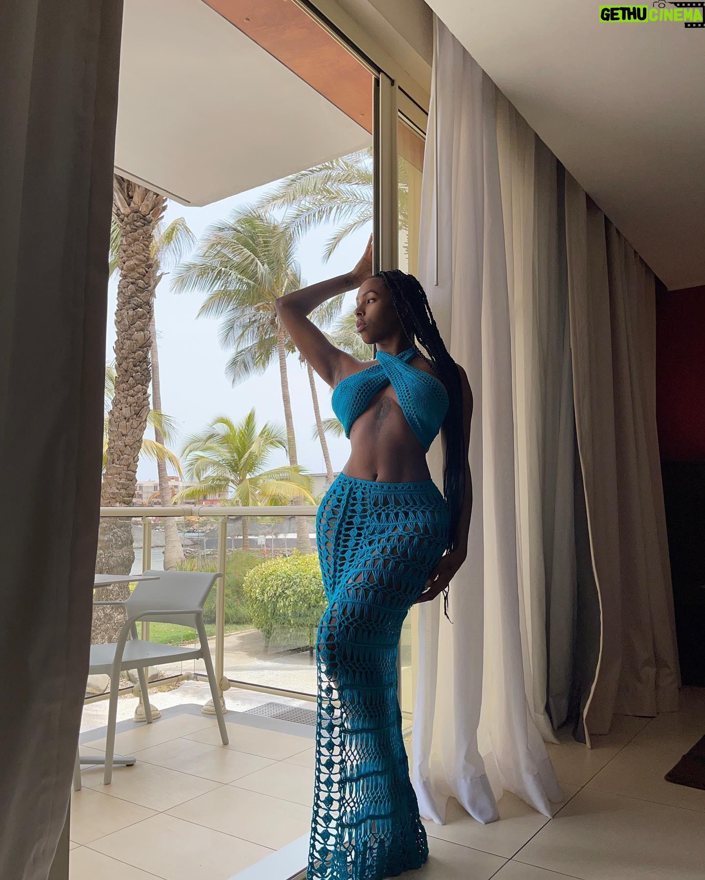 Neverly Paris - 13.2K Likes - Sorry mum Iām in Dakar š©µ