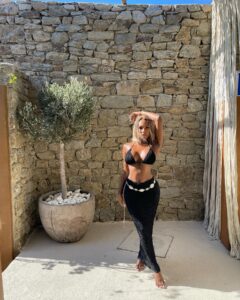 Neverly Paris Instagram - Mykonos 🩵