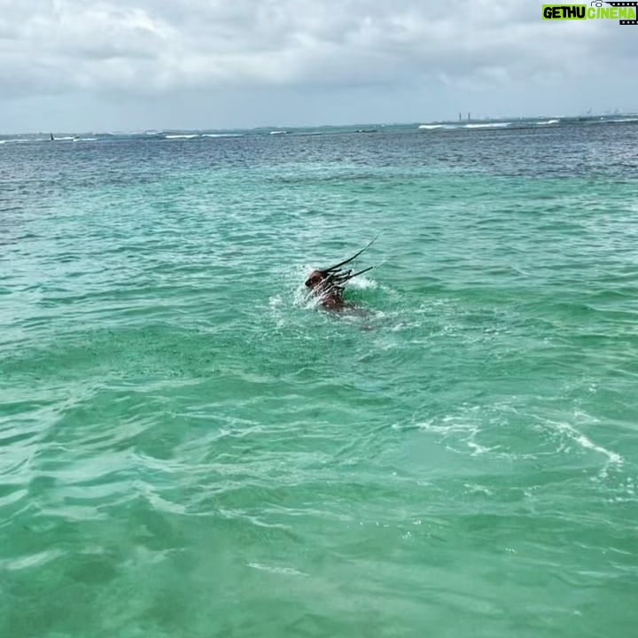 Neverly Paris - 12.5K Likes - Journée bateau je vous montre comment je sais nager 🏊♂️😭