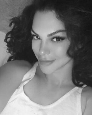 Nez Instagram - Smile babe still looking at you 👀👁️💋