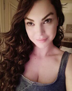 Nez Instagram - Çok teşekkür ederim sevgili Ankara, İzmir, istnbul ve konserlerimize gelen destekleyen her canıma 
Mesleğime aşığım ve sahnede  21. Yılım (aslında 23. Yılım) 8 yaşımda ilk İngiltere'de Annie müzikalini de sayarsak oyiiii diyorum. Kısacası sevginizin önünde eğiliyorum ❤️💋🙏🕊️🤍