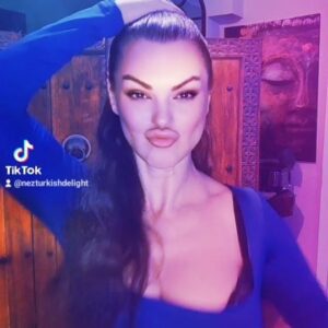 Nez Instagram - Dans et sağlıklı kal 
Dans diyip geçmeyin
Günde bir saat misss benim için en güzel spor ♥️❤️🧿💯💋💥💣

#nez #dance #sports