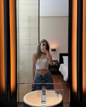 Ng Ka Yan Instagram - 👆🏼🌊