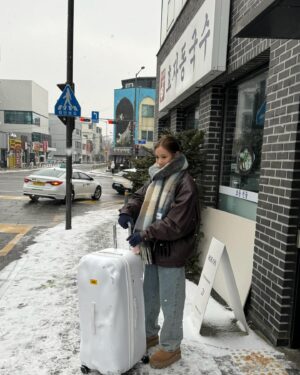 Ng Ka Yan Instagram - Seoul dump dump 🥟🥟

always with @cathaypacific cos i’m all pampered from the start of the journey to the end, makes my flight an experience more than just commuting 💚💺✈️
