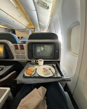 Ng Ka Yan Instagram - Seoul dump dump 🥟🥟

always with @cathaypacific cos i’m all pampered from the start of the journey to the end, makes my flight an experience more than just commuting 💚💺✈️