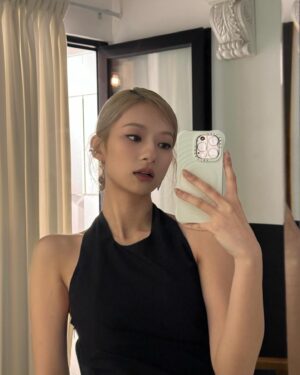Ng Ka Yan Instagram - blonde hair is not easy 😭