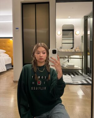Ng Ka Yan Instagram - blonde hair is not easy 😭
