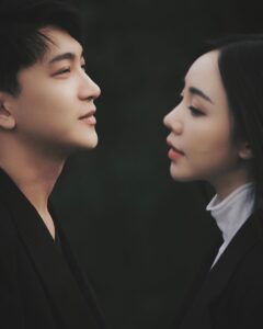 Nguyễn Quỳnh Instagram - Mình à sao đôi ta lại chẳng xuất phát đi chung một chuyến ga đời, Đã lỡ biết trước câu chuyện yêu không vui, Thứ lỗi cho tôi không thể đợi lúc gặp người, Đành hẹn nơi khác nhé🦋
