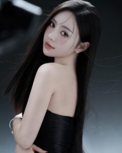 Nguyễn Quỳnh Instagram - Là hoa là sương hay là gió🌸🦋🦋🦋