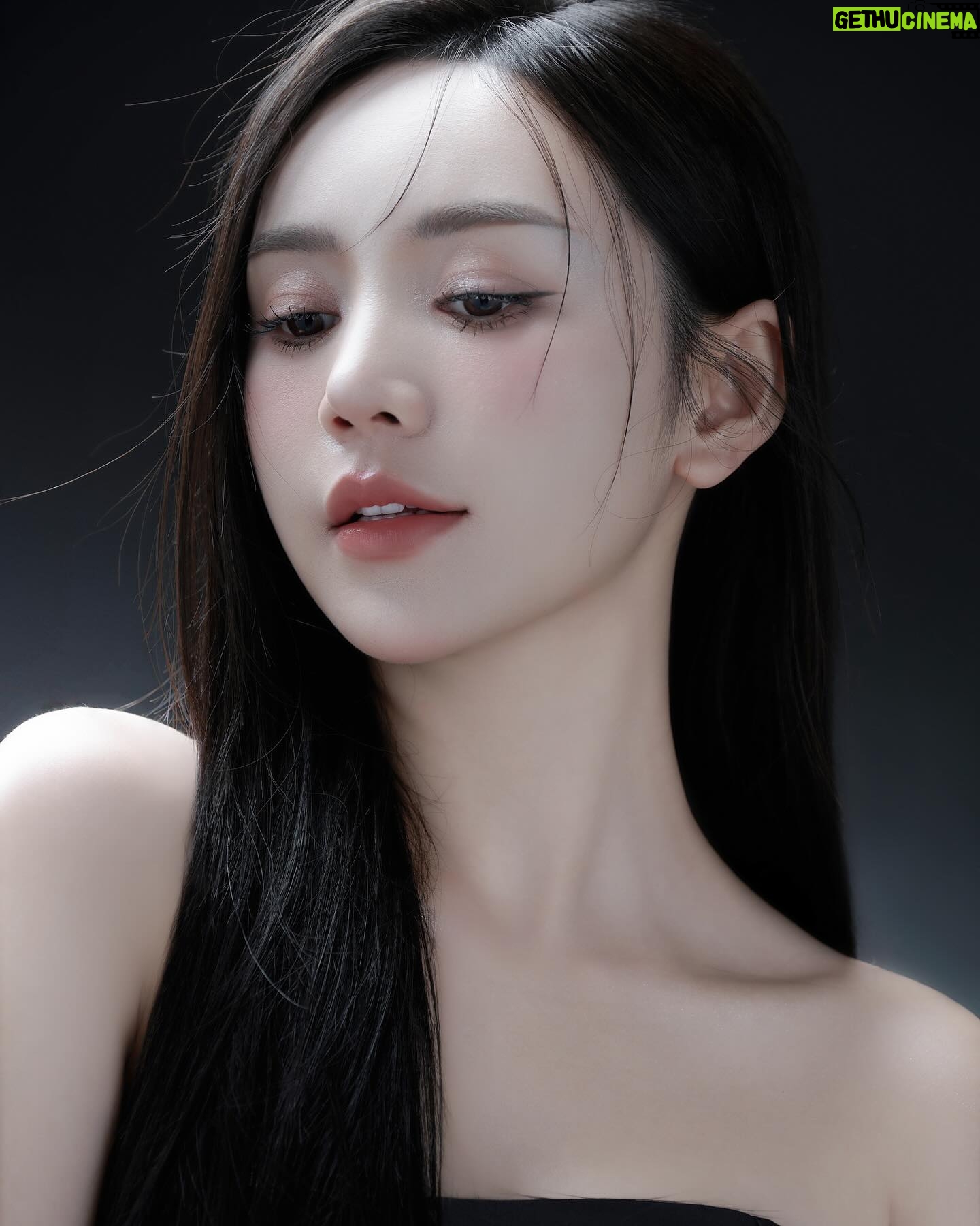 Nguyễn Quỳnh Instagram - Là hoa là sương hay là gió🌸🦋🦋🦋