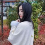 Nguyễn Quỳnh Instagram – E ấy cứ đậu trên người tui và k chịu bay đi cho tới khi tui phải lên xe di chuyển 🦋🦋🦋yêu em