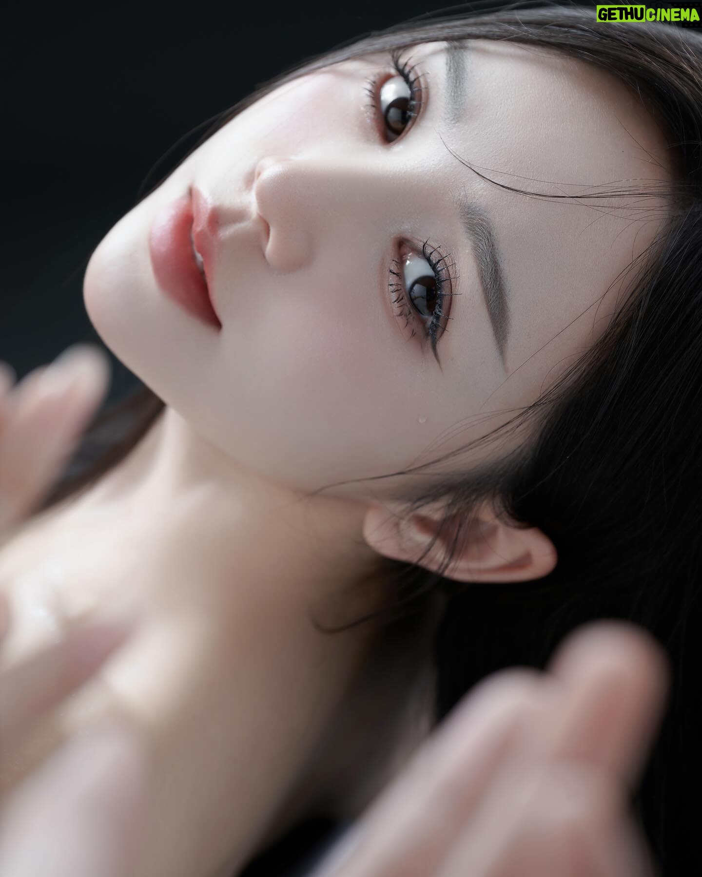 Nguyễn Quỳnh Instagram - Mọi gặp gỡ đều là ý Trời, có được đều là may mắn, không nói tới chuyện thiệt thòi,cảm ơn sự gặp gỡ🦋