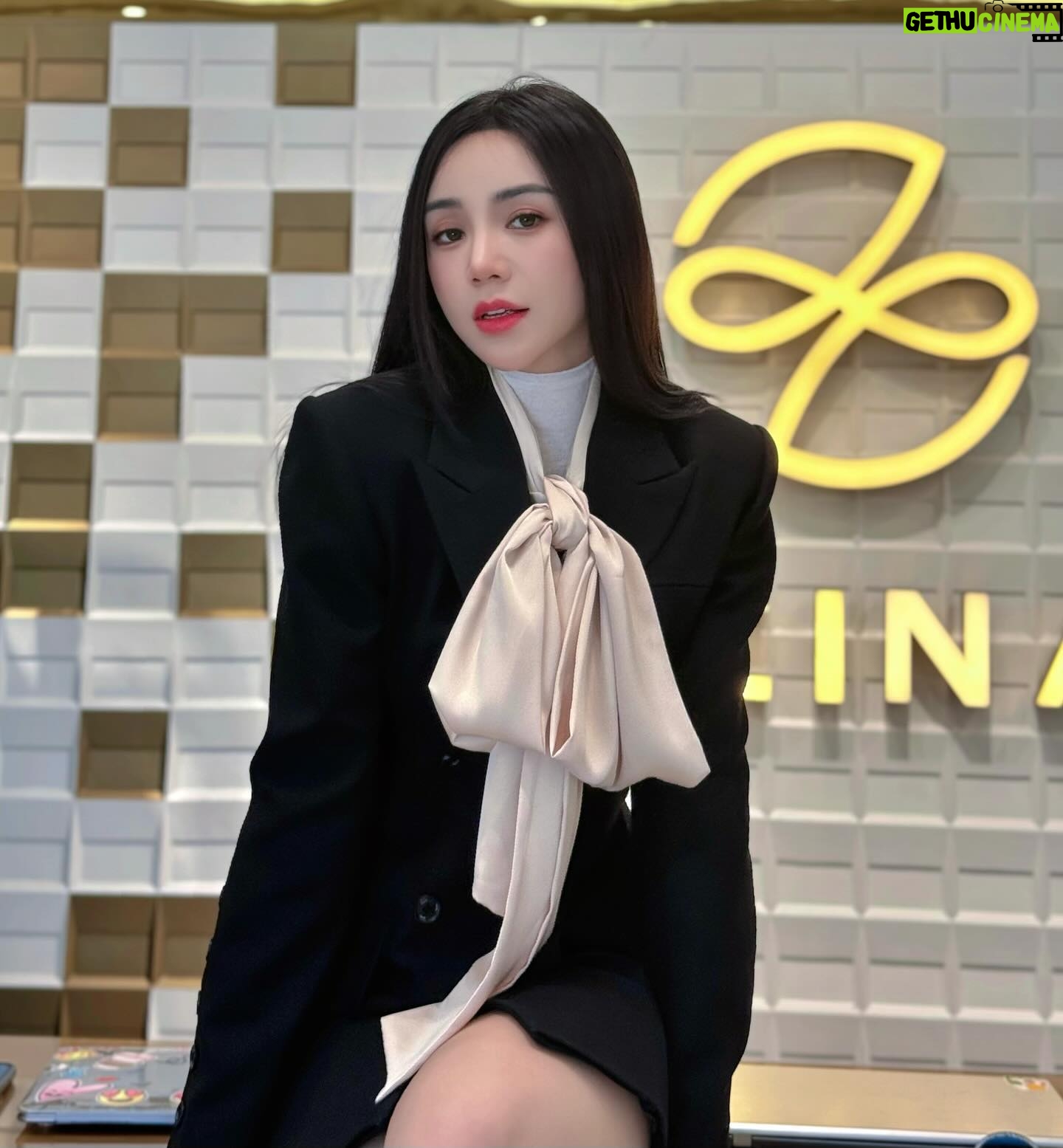 Nguyễn Quỳnh Instagram - 🦋Anh có biết thế nào làm một người tử tế.....là không để 1 người phải chịu ế như em 🫠☺️☺️🤭🤭🦋🦋🦋