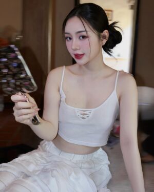 Nguyễn Quỳnh Instagram - Anh càng cưng chiều - thì e càng ưng nhiều🌸🌸🌸🦋❤️🦋
