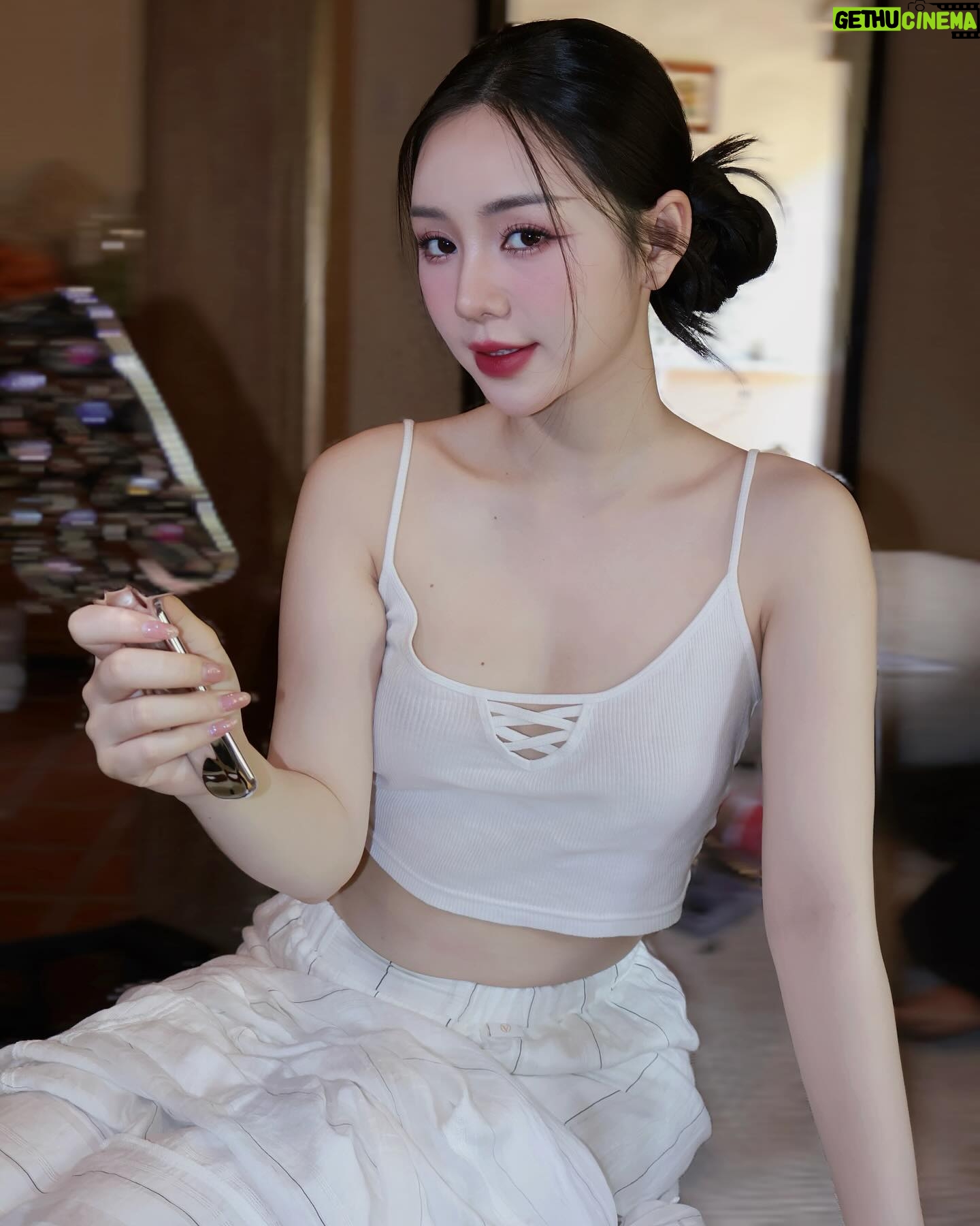 Nguyễn Quỳnh - 6.8K Likes - Anh càng cưng chiều - thì e càng ưng nhiều🌸🌸🌸🦋❤️🦋