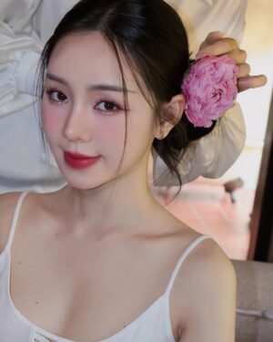 Nguyễn Quỳnh Instagram - Anh càng cưng chiều - thì e càng ưng nhiều🌸🌸🌸🦋❤️🦋