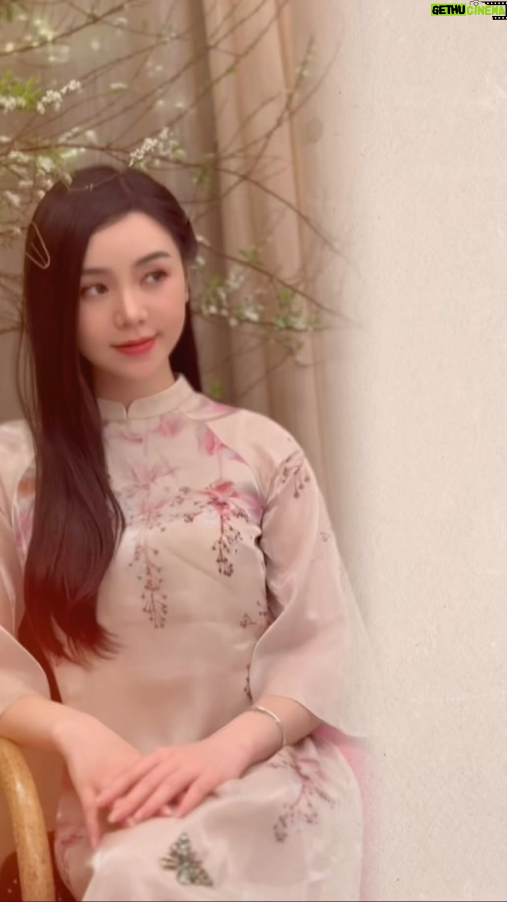 Nguyễn Quỳnh Instagram - Năm mới bình an 🦋🦋🦋