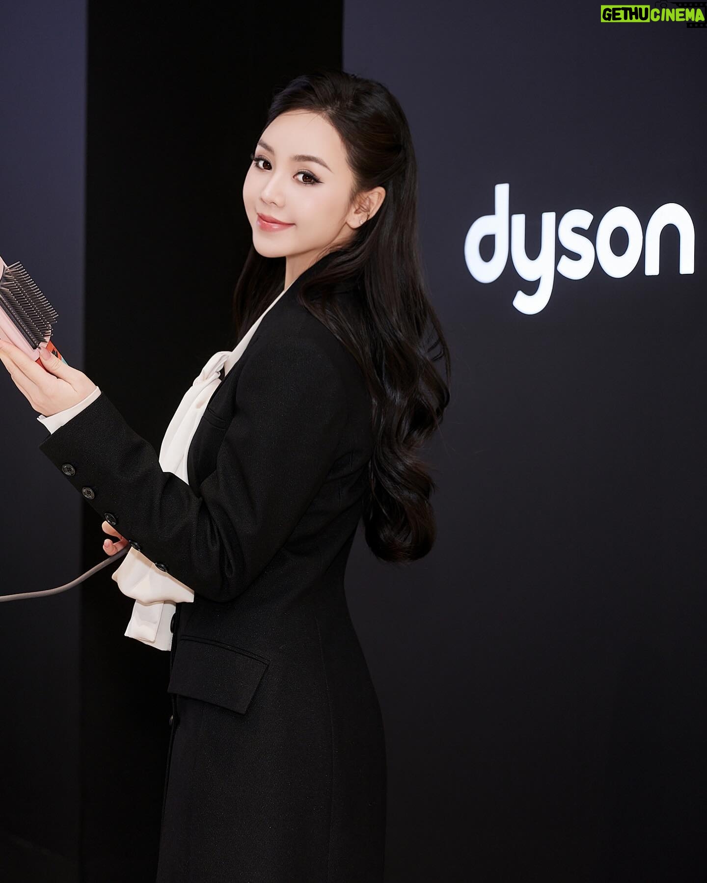 Nguyễn Quỳnh Instagram - Dyson thương hiệu yêu thích của tôi❤️❤️