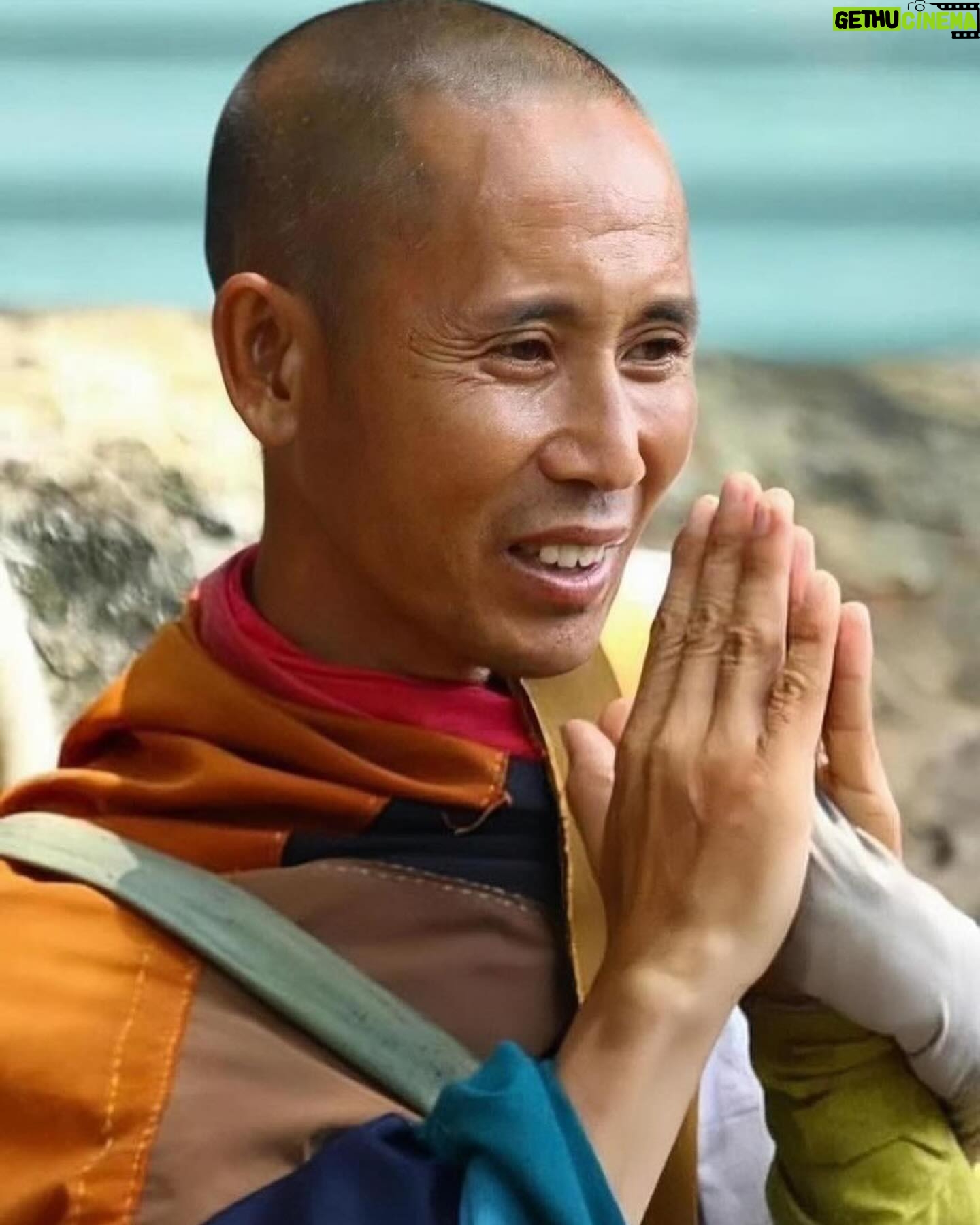 Nguyễn Quỳnh Instagram - Con xin thành tâm cung kính đảnh lễ ngài từ phương xa🙏🙏🙏 "Từng bước nở hoa sen"🌸🙏