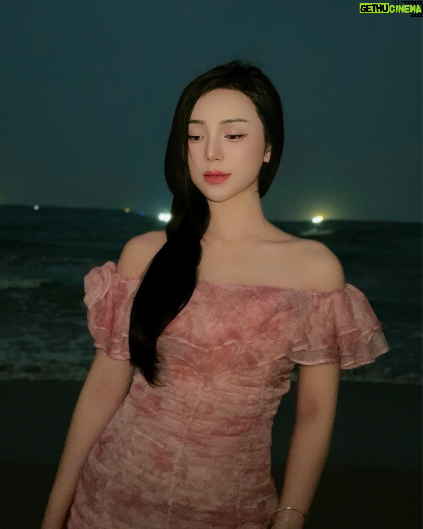 Nguyễn Quỳnh Instagram - 1 cảm giác bình yên🌸🦋🦋