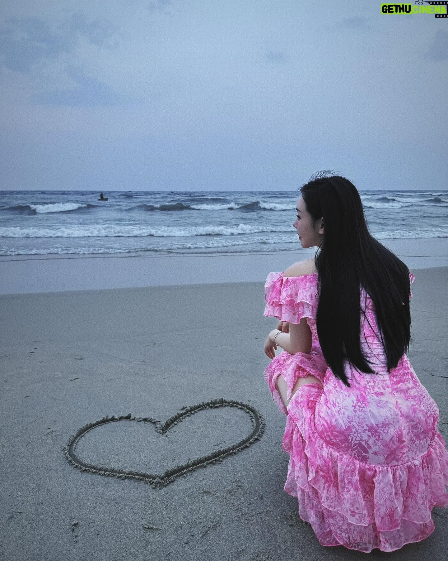 Nguyễn Quỳnh Instagram - 1 cảm giác bình yên🌸🦋🦋