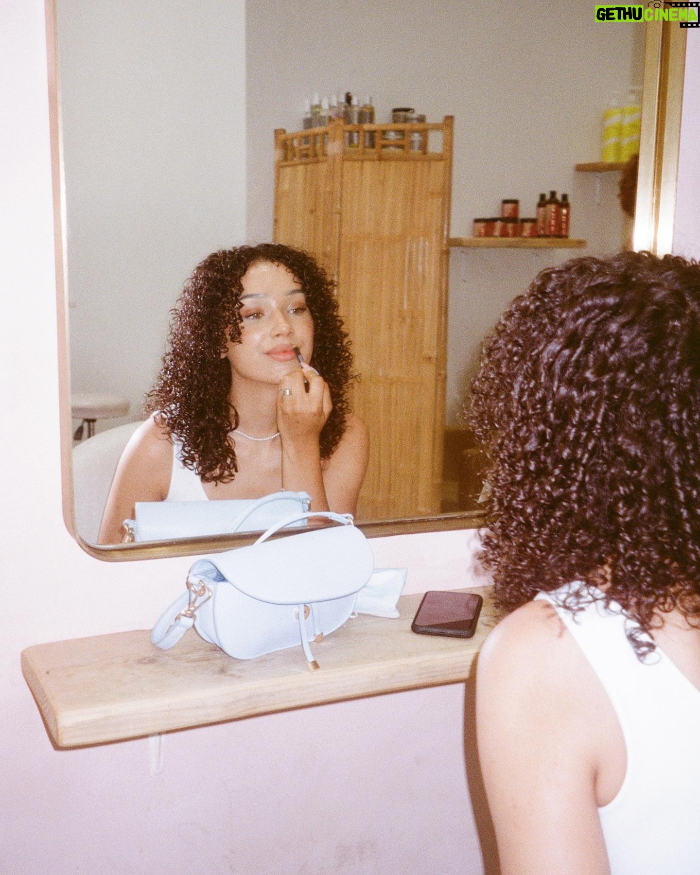 Nia Pettitt Instagram - Thank you SO much for the love on @TheCurlBarLondon announcement. 💕✨🦋 — It’s been quite the journey and the truth is.. if you would’ve told me a year ago I’d be here; I wouldn’t of believed you. When I first opened the salon, I was incredibly naive and had NO IDEA of what journey awaited me, what uncomfortable growth I needed to grow through and the new version of myself that I’d meet. I knew nothing about running a business and had to learn every single thing from making mistakes and failing. At first I was trying so hard to please everyone, I thought I could balance being a full time content creator, a full time boss and manager of staff and clients, a devoted girlfriend to my ex at the time, a good friend and a always there to rely on daughter or sister. I ended up sucking at it all burning myself to the ground. I became the saddest version of myself that I had never met before but I needed to meet her to be where I am today. I’m ready for this new chapter of my life and I’ll be sharing absolutely EVERYTHING renovation and building a business with you so I hope that you’ll enjoy this chapter of my life. To all the customers who visited my salon, made reviews, gave critique, returned, told their friend and their sister, celebrated with us and laughed with us. This wouldn’t be possible if it wasn’t for you. So thank you. Truly. All I know is, I’m going to take all those lessons and make this one even better for you. 💕 #TheCurlBarLondon