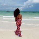 Nia Pettitt Instagram - Happy Wednesday. 🌺✨💖 — If you woke up to a plane ticket and you could go anywhere, where would you go? I’d go to Brazil or Mozambique in a heartbeat. #niaTHELIGHT #TravelWithNia 🦋✨🌞