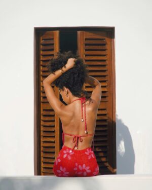 Nia Pettitt Instagram - Mornings in Lamu with @x.flowstate .. 🦋✨💖 — These are some of my favourite photos of all time, I felt my most beautiful and free here gallivanting bare foot around the water front. My friends have said that I radiate the most when I’m in Africa and I think it’s true. I’ve found the deep corners of myself in each country I’ve visited. In Kenya, I found my joyful and radiant self. 💖 #niaTHELIGHT #Lamu #Kenya