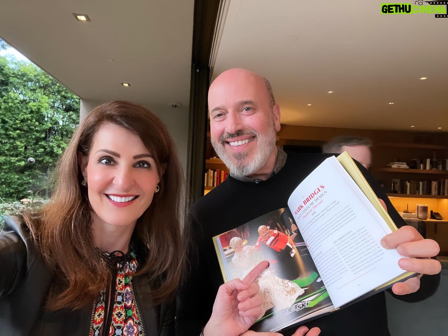 Nia Vardalos Instagram - SundayFunday at the book signing of @davekarger! Congratulations Dave, this book makes an excellent gift! 🏆 With @scott_feinberg @mb_costume @heatherandlearka 📖 📕 📚!! Thank you Stacey, Gary, Terry, Chip, Jess!