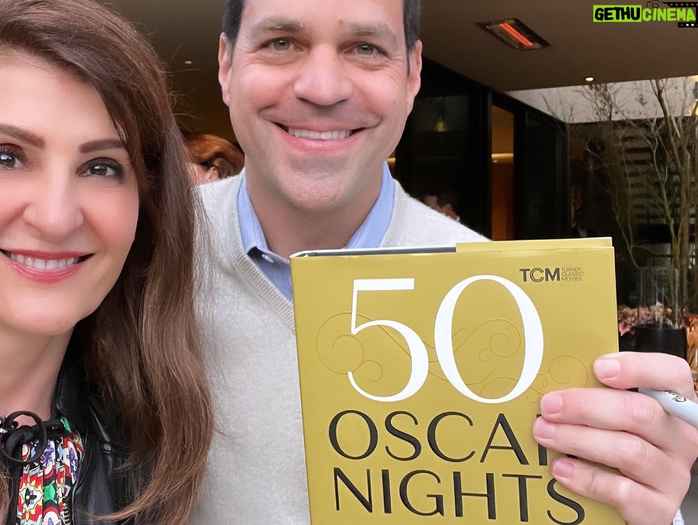 Nia Vardalos Instagram - SundayFunday at the book signing of @davekarger! Congratulations Dave, this book makes an excellent gift! 🏆 With @scott_feinberg @mb_costume @heatherandlearka 📖 📕 📚!! Thank you Stacey, Gary, Terry, Chip, Jess!