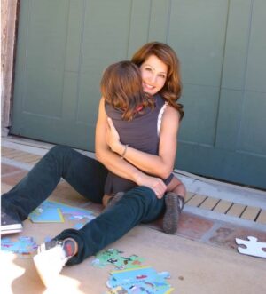 Nia Vardalos Instagram - ❤️ #happymothersday to all the nurturers ❤️