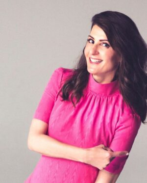 Nia Vardalos Instagram - I am thrilled to be named along with my colleagues to the very first @hollywoodreporter Canadian women in entertainment power list. Shining this northern lights spotlight is aligned with my constant quest to create work for women and provide outlets for marginalized voices to tell our stories. Working together is always the goal. 🇨🇦 And we have excellent tax credits. 😉 📸 @janacruder 👠@highheelprncess 💄 @helenkalognomosmakeup Repost from @oazinc
•
The Hollywood Reporter has unveiled its inaugural Canadian Women in Entertainment Power List including OAZ’s Tracey Deer and Nia Vardalos! 👏👏👏
•
Shining a global spotlight on the Canadian industry, the THR Canadian Power List showcases an extraordinary group of women who are making remarkable contributions to the entertainment industry. 🇨🇦🎥✨
•
The Canadian Power List is released in conjunction with the launch of the Women in Entertainment Canada Summit taking place on May 30 at the Park Hyatt Toronto.
•
Congratulations Tracey and Nia! 🎉🙌🎉
•
•
•
•
•
#WomenInEntertainmentCanada #TraceyDeer #NiaVardalos #TheHollywoodReporter #THR