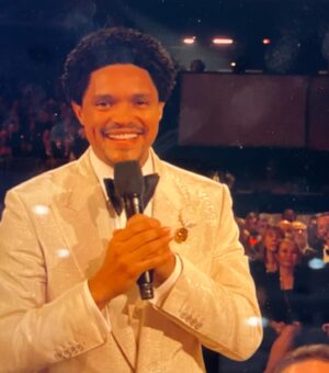 Nia Vardalos Instagram - This is an appreciation post for @trevornoah at last night’s #grammys @recordingacademy 🏆 That is how you do it. All class no crass. Congratulations sir.