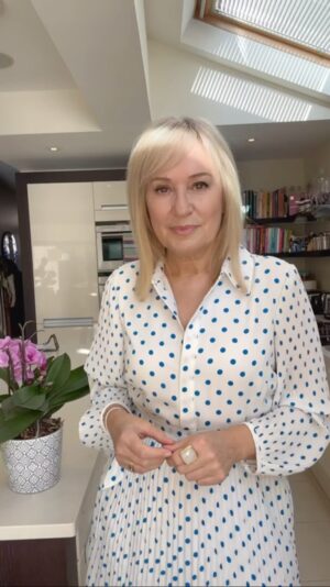 Nicki Chapman Instagram - The sun has finally appeared which means we can spring into our summer frocks. At last 

Started the week off with @the_rhs Spring Launch Knowledge Is Flower 🌷🌸🌹

Chappers Kitchen Catwalk: Decided to go slightly Pretty Woman (always wanted that spotted dress from the races scene). This Hobbs cream/blue Tallulah dress worked a treat as did the blue Miranda Mary Jane shoes #gift.  The dress is fully lined (apart from the delicate pleated arms) so I didn’t freeze thank gawd. First time I’ve got the legs out this year 🫣 Finished it off with a vintage denim jacket 

Thanks to the RHS, always a honour to host their panels at these events. See stories 

Enjoy the sun (for those who are wondering what that blob of yellow is 🤗)

Frock @hobbslondon 
Shoes @hobbslondon 
Hair @blo_bar_london @hairrbylia 
Earrings @insidejigsaw 
Ring @monicavinader