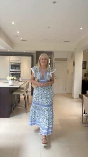 Nicki Chapman Instagram - Frocks out!

It had to happened eventually. The dresses have started to return… with the odd denim jacket thrown over the shoulders too as I’m not that brave 

Huge fan of this brand @aspigalondon. Have bought quite a few of their dresses - both for summer and winter. This little number is begging for some UK & European sunshine! Bring it on… ☀️

Pippa V Neck Dress 
#gifted 
Bag @gerarddarel