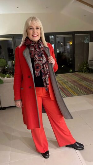 Nicki Chapman Instagram - Reddy for anything

Apart from this flippin’ rain…  Happy Thursday. Take an umbrella ☔️ 

Suit @reiss 
Coat @lkbennettlondon 
Boots @russellandbromley 
Scarf should have its own Insta account. Worn so much … 😉