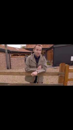 Nicki Chapman Instagram - Jonnie’s last Escape to the Country show went out yesterday afternoon on the Beeb. At the end of the programme, the team put together a wonderful montage of Jonnie on location.  Just watch that click of the fingers by the electric doors… Yep Jonnie you’ve still got it 

It was a lovely episode & I managed to watch  it with a smile. If you missed it, catch it again on @bbciplayer 

From all your beautiful messages, I know he meant the world to you as well… here’s the clip of Jonnie in action ❤️

@escape_country 
@jonnieirwintv