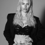 Nicky Whelan Instagram - By my fav @robertlynden 😘🇦🇺