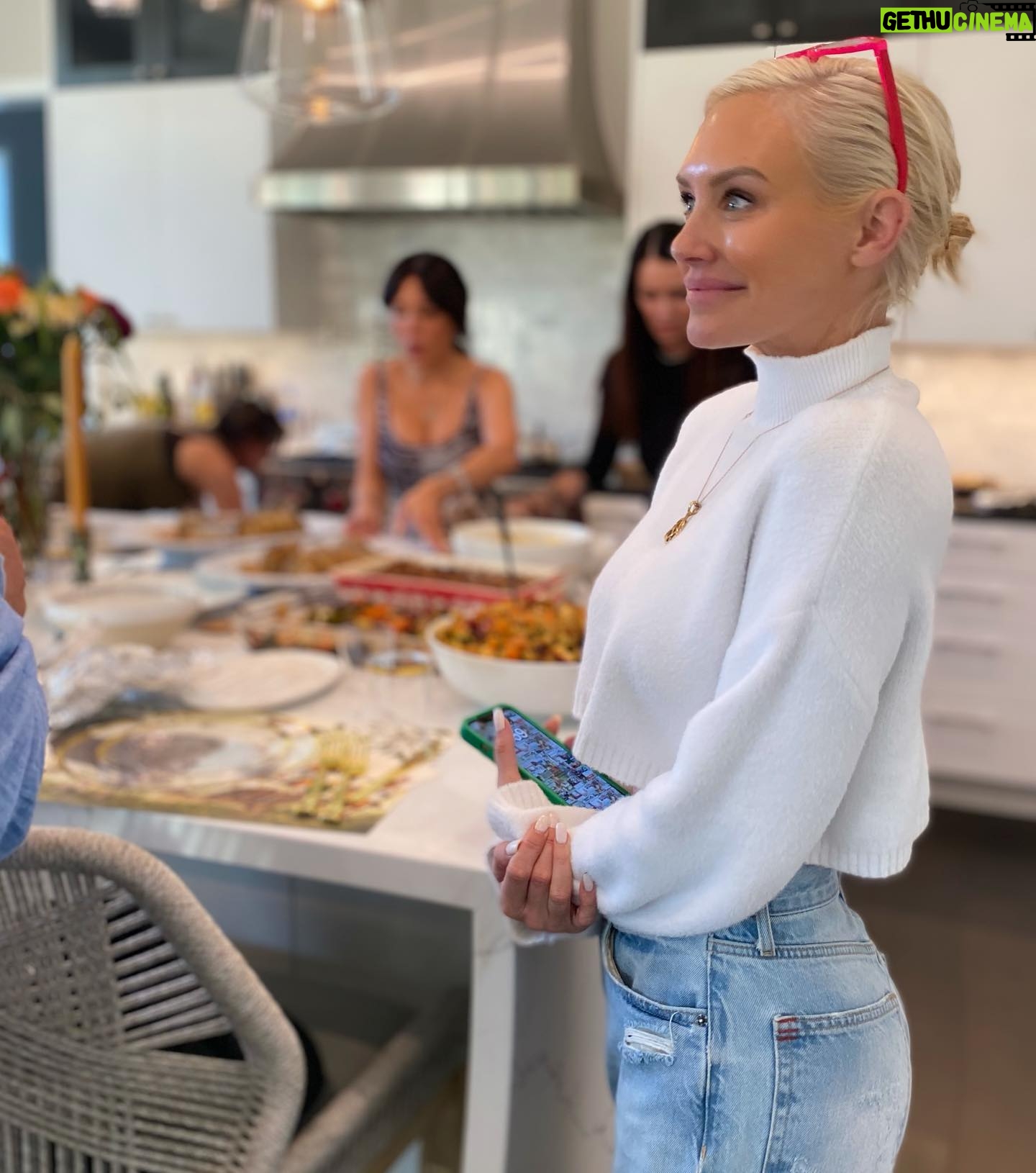 Nicky Whelan Instagram - Life this last month… constant travel, filming, bbqs, family, friends, animals and so much love #grateful 🧚🏼👄🥹