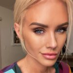 Nicky Whelan Instagram - Keeping me blonde @hairroinsalon @janinejarman #hairsalon #losfeliz 🫦✂️🤍