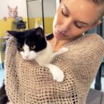 Nicky Whelan Instagram - On my visit back home to Australia I popped into this amazing shelter in Keysborough - Victoria ! The @ausanimalprotectionsociety has been going for over 50 years. Like most shelters around the world they are at capacity. These beautiful babies need homes and if you are not able to adopt an animal right now, any kind of donation from blankets collars leads and food are always greatly needed. The team here are incredible and they work around the clock ! These animals are so well loved and taken care of but they do need homes. Please keep them in mind. Let’s shed more light in these areas. The animals NEED us #rescueshelter #animals #2024goals ❤️🥹🙏🏼